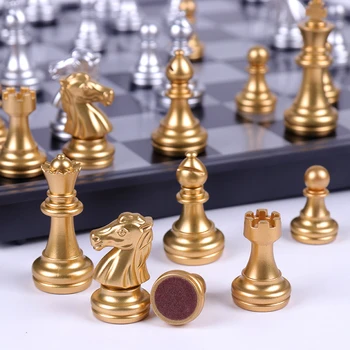 Преносим Комплект Магнитни Настолни Игри Средновековен Шах, Определени С Висококачествена Шахматна Дъска 32 Златни Сребърни Фигури